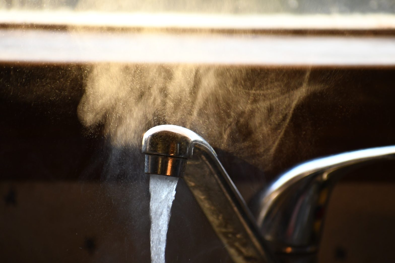 Wasserhahn ist heiß