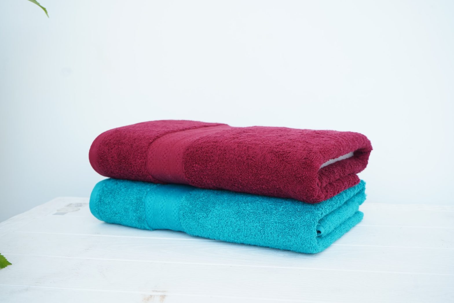 Warum stinken Handtücher nach dem Trockner? 6 Gründe (& Lösungen)