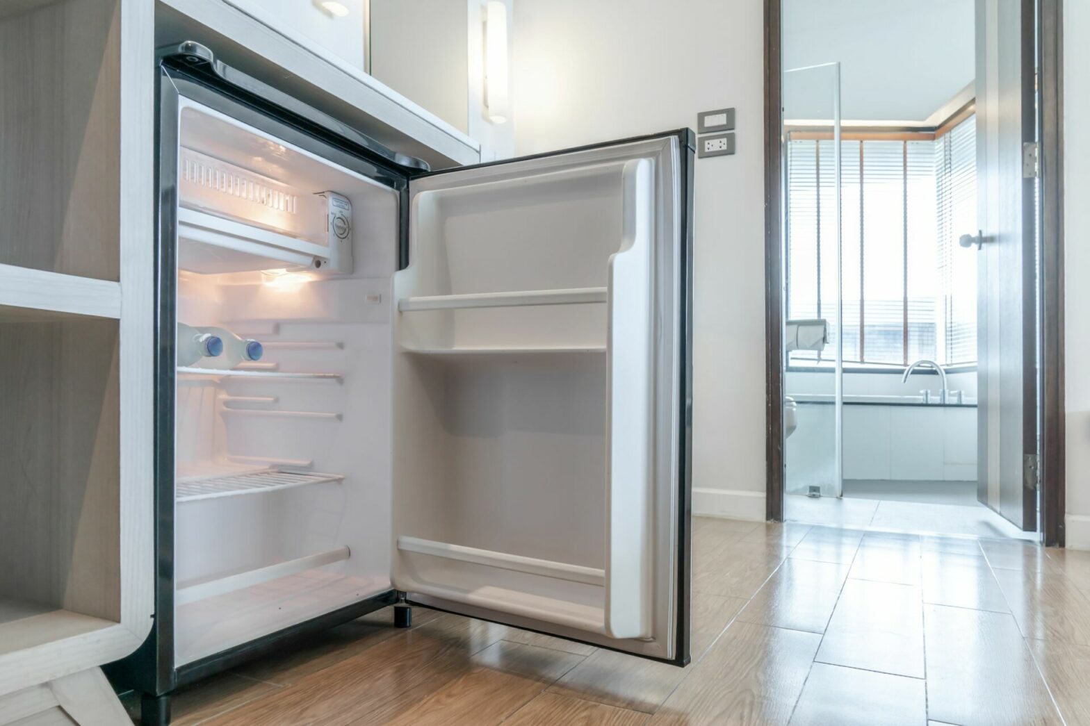 Kann man einen freistehenden Kühlschrank unterbauen
