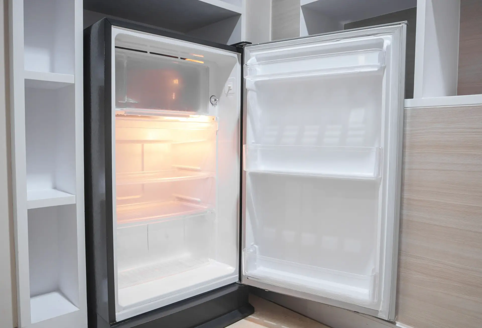 Kann man freistehende Kühlschränke einbauen? 5 wichtige Fakten