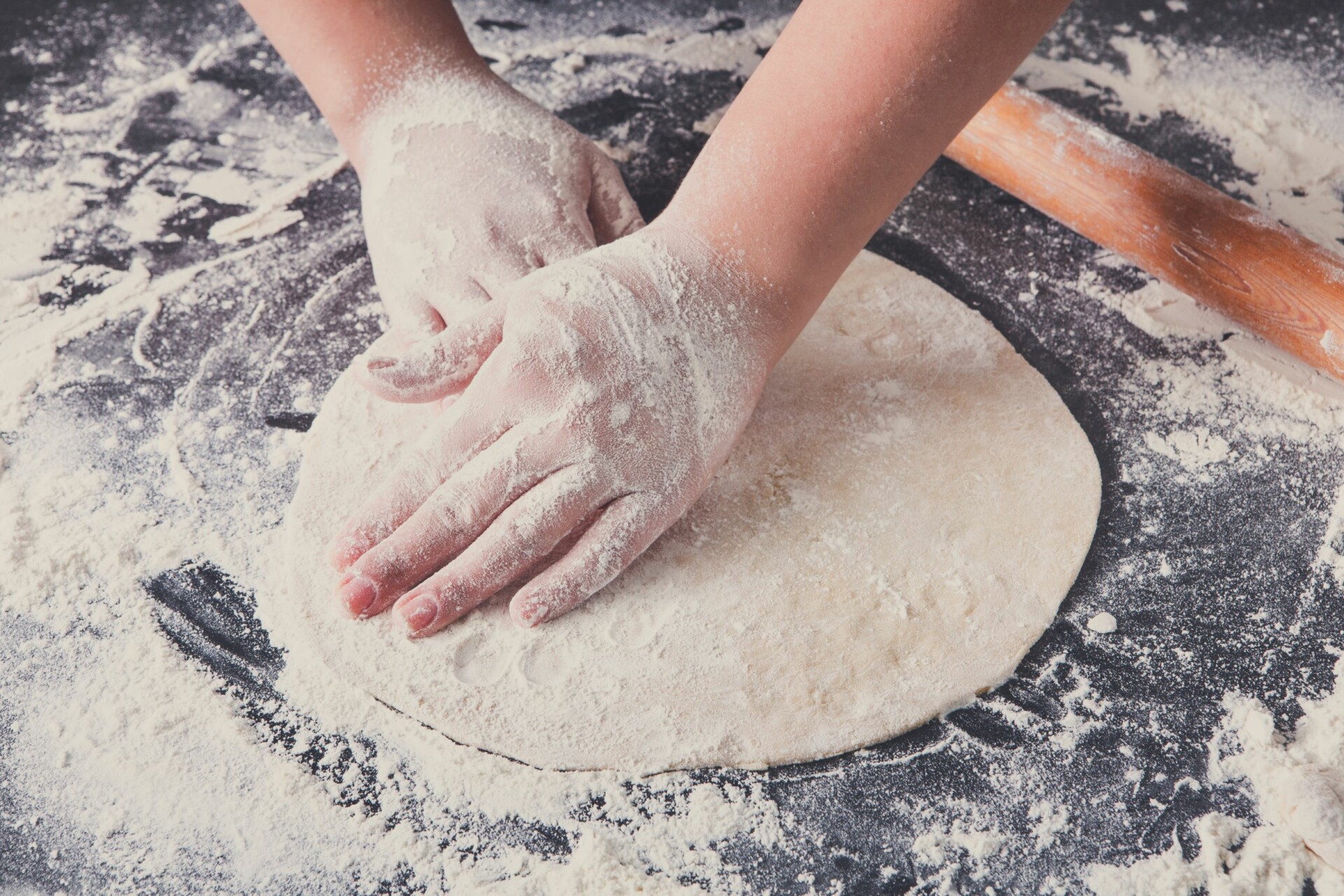 Wann sollte ich den Pizzateig aus dem Kühlschrank holen